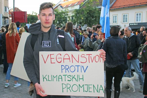 Prosvjed za klimu u Zagrebu [ 1.54 Mb ]