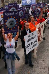 ZG prosvjed protiv pokolja tuljana 39 [ 98.62 Kb ]