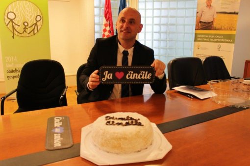 Predali tortu ministru Tolušiću kao zahvalu [ 79.90 Kb ]