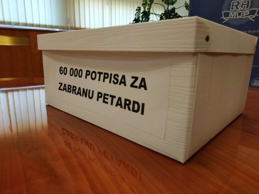 MUP-u predano 60 000 potpisa za zabranu petardi [ 181.12 Kb ]